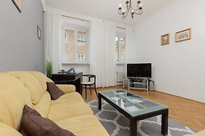 Apartment Near Royal Castle by Renters