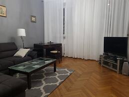Apartment Near Royal Castle by Renters