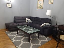 Apartment Near Royal Castle by Renters