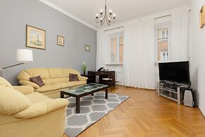 Apartment Near Royal Castle by Renters
