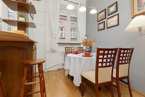 Apartment Near Royal Castle by Renters