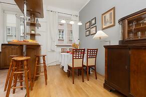 Apartment Near Royal Castle by Renters