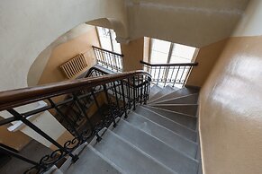 Apartment Near Royal Castle by Renters