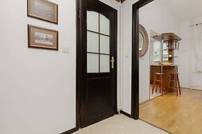 Apartment Near Royal Castle by Renters