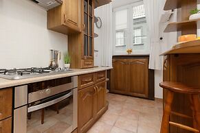 Apartment Near Royal Castle by Renters