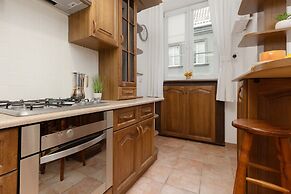 Apartment Near Royal Castle by Renters