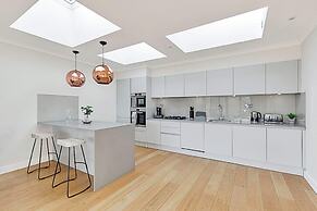 Penthouse Apartment In Brentford