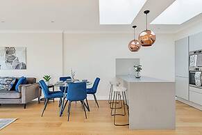 Penthouse Apartment In Brentford