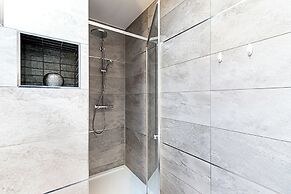 Penthouse Apartment In Brentford