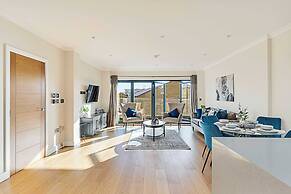 Penthouse Apartment In Brentford