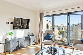 Penthouse Apartment In Brentford