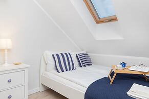 Bright Apartment in Debki by Renters