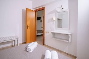 Dionysos Apartments and Studios