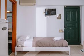 Dionysos Apartments and Studios