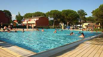 Modern Apartment With Swimming Pools - Beahost