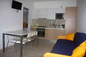 Modern Apartment With Swimming Pools - Beahost