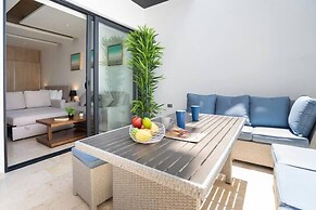 Downtown Playa Apartments Infinity Pool