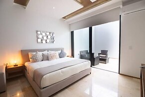 Downtown Playa Apartments Infinity Pool