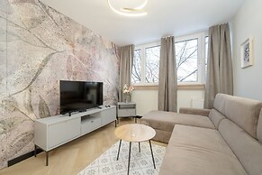 Zielińskiego Apartment by Renters