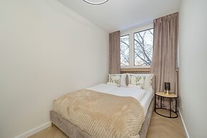 Zielińskiego Apartment by Renters