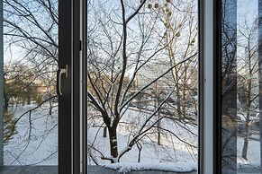 Zielińskiego Apartment by Renters