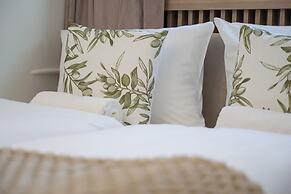 Zielińskiego Apartment by Renters