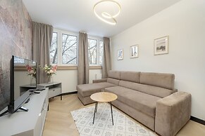 Zielińskiego Apartment by Renters