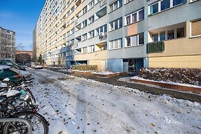 Zielińskiego Apartment by Renters