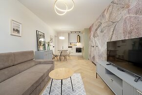 Zielińskiego Apartment by Renters