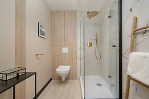 Zielińskiego Apartment by Renters