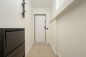Zielińskiego Apartment by Renters