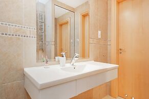 5th Floor Apartment in Warsaw by Renters