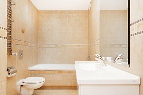 5th Floor Apartment in Warsaw by Renters