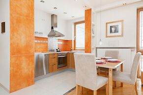 5th Floor Apartment in Warsaw by Renters