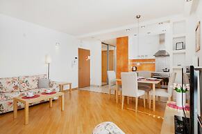 5th Floor Apartment in Warsaw by Renters