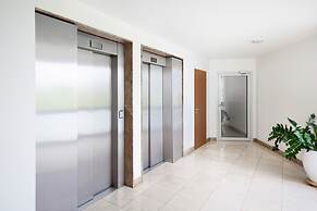 5th Floor Apartment in Warsaw by Renters