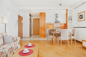 5th Floor Apartment in Warsaw by Renters