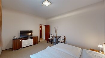 Klaudia's Hotel & Restaurant