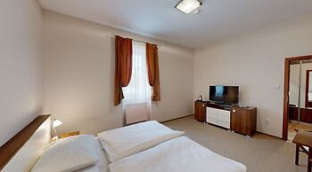 Klaudia's Hotel & Restaurant