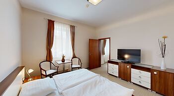 Klaudia's Hotel & Restaurant