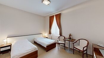 Klaudia's Hotel & Restaurant