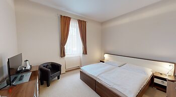 Klaudia's Hotel & Restaurant