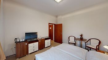 Klaudia's Hotel & Restaurant
