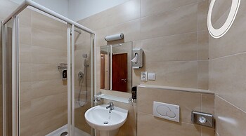 Klaudia's Hotel & Restaurant