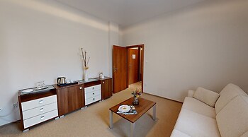 Klaudia's Hotel & Restaurant
