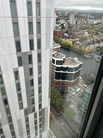 Immaculate 1-bed Apartment on the 26th Floor