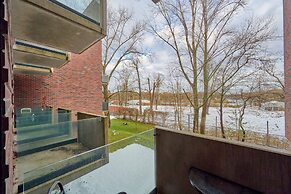 Na Grobli Studio Apartment by Renters