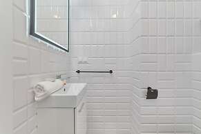 Na Grobli Studio Apartment by Renters