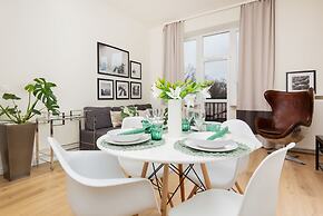 Apartment With Parking by Renters