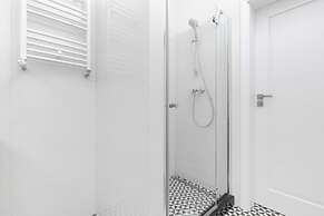 Apartment With Parking by Renters